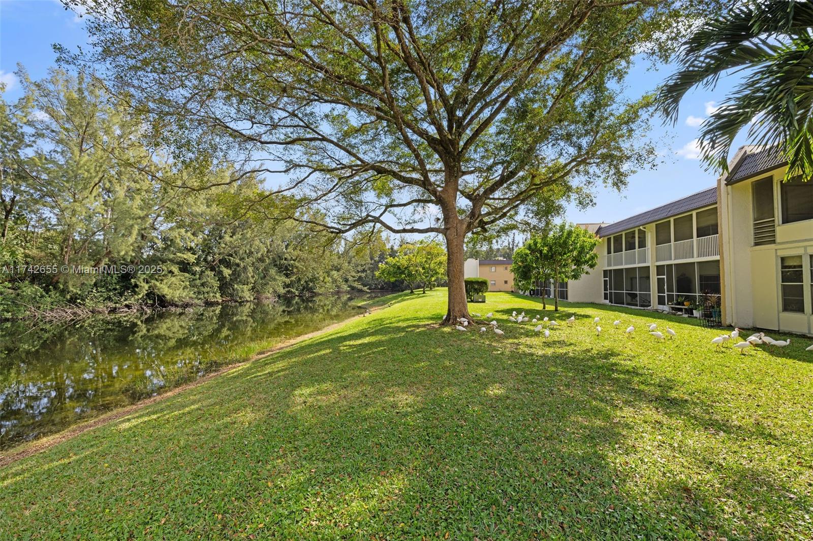 GOLDEN LAKES VILLAGE COND - Residential