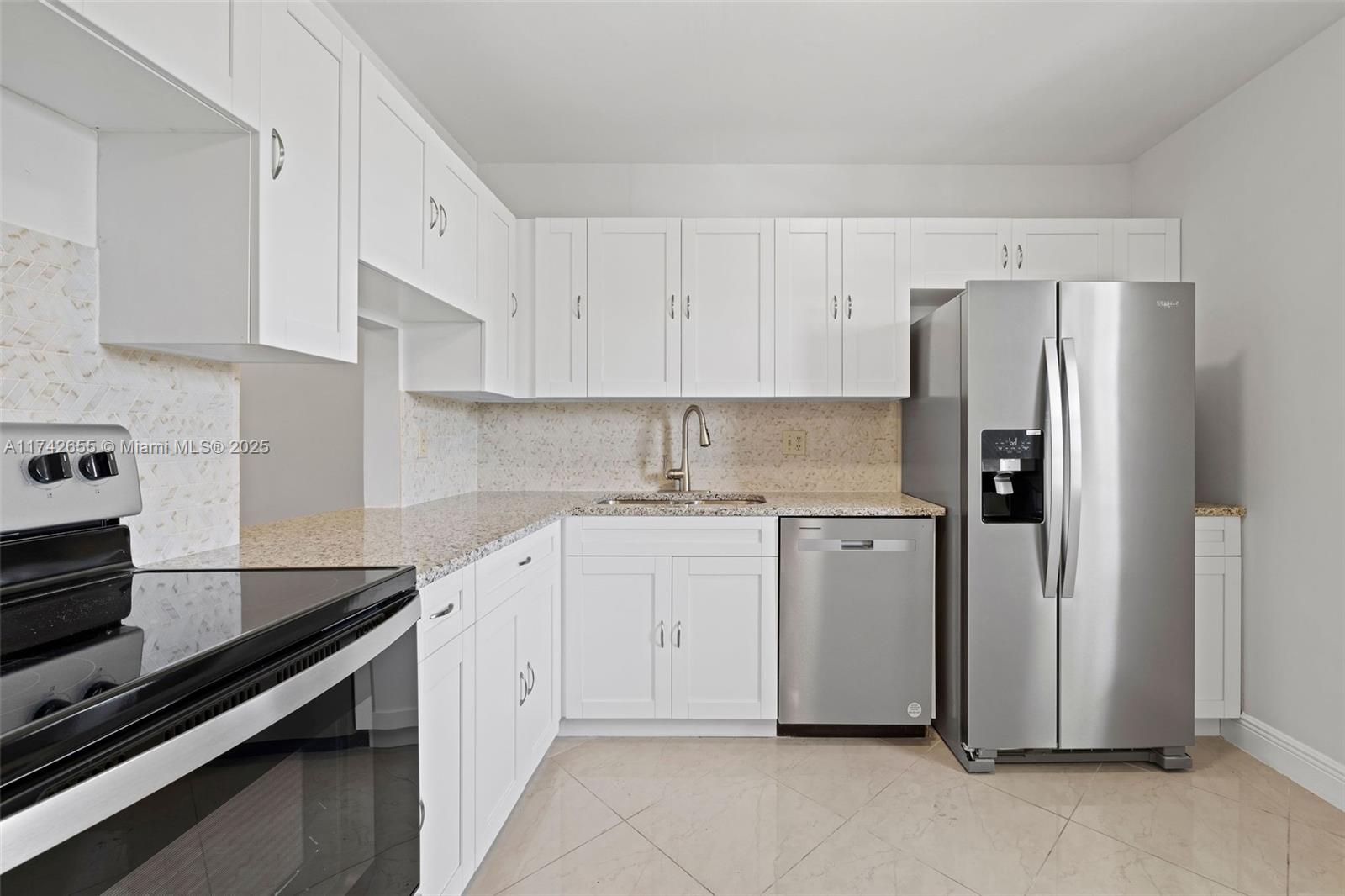 GOLDEN LAKES VILLAGE COND - Residential