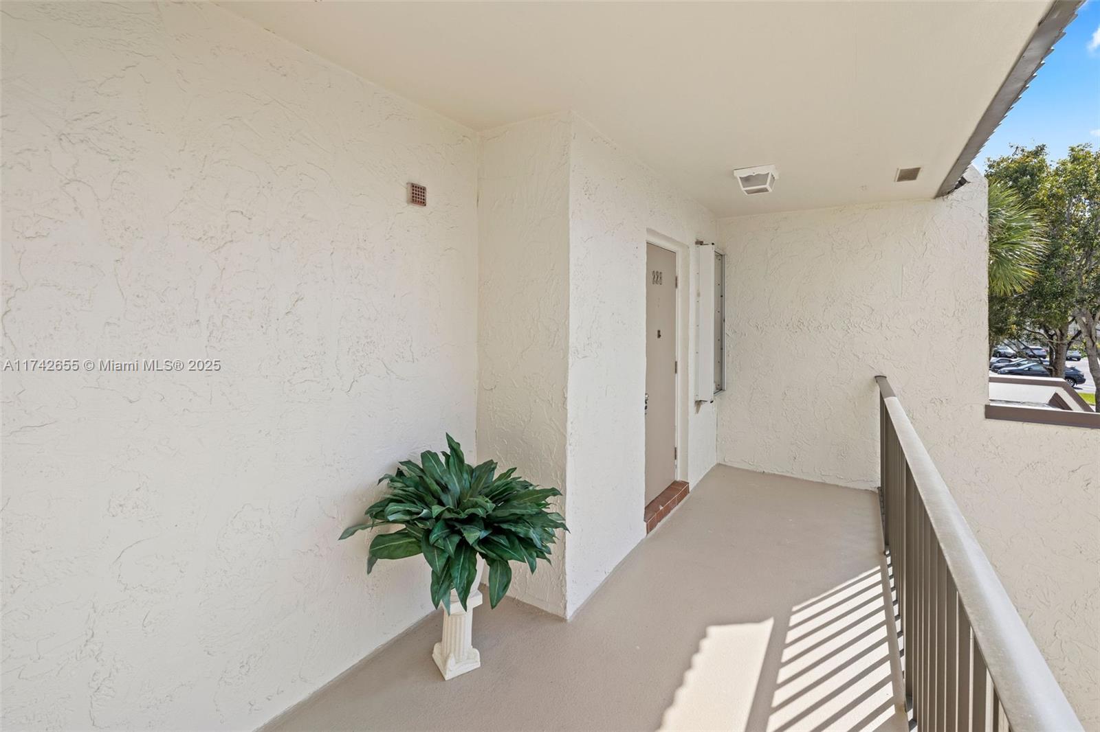GOLDEN LAKES VILLAGE COND - Residential