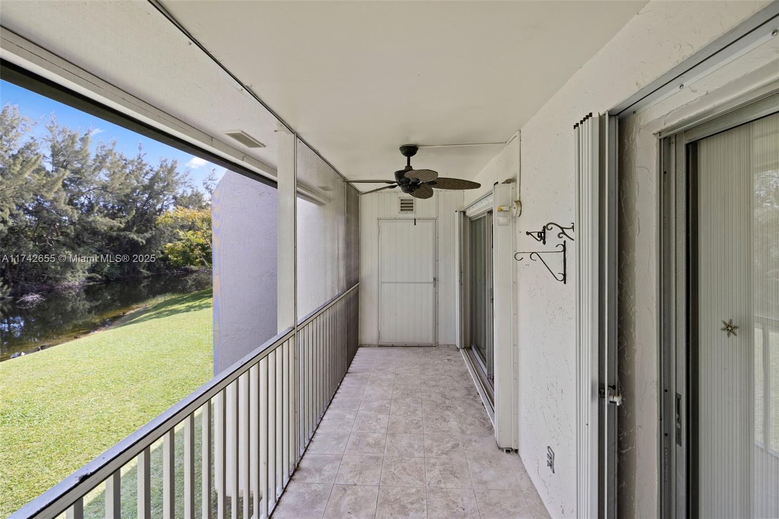 GOLDEN LAKES VILLAGE COND - Residential