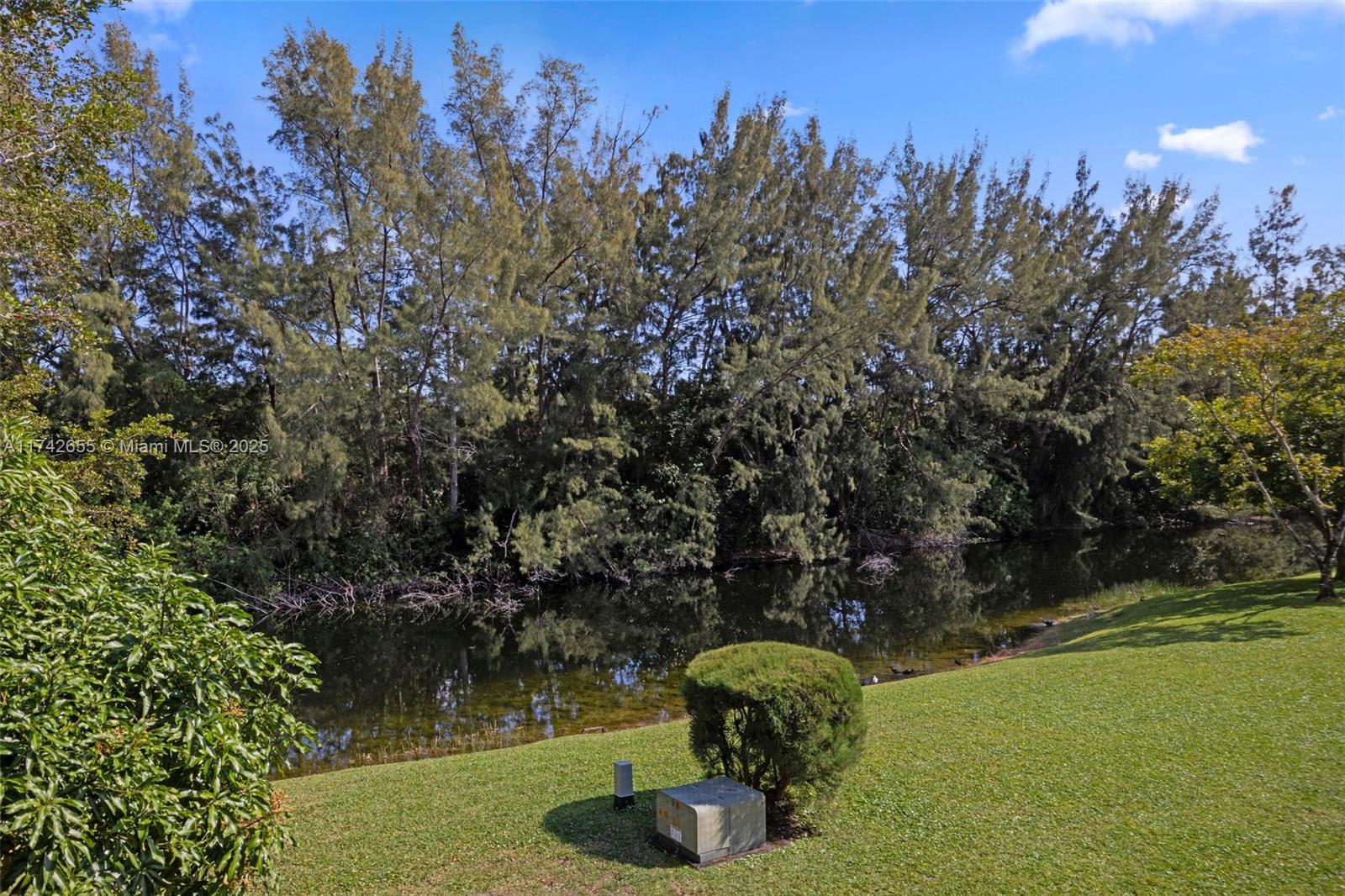 GOLDEN LAKES VILLAGE COND - Residential