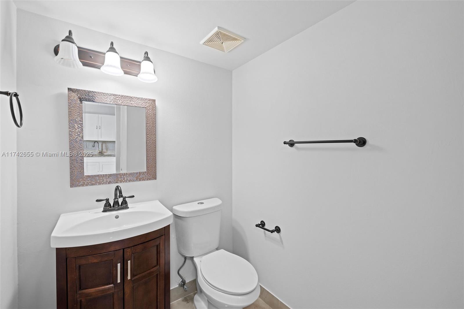 GOLDEN LAKES VILLAGE COND - Residential