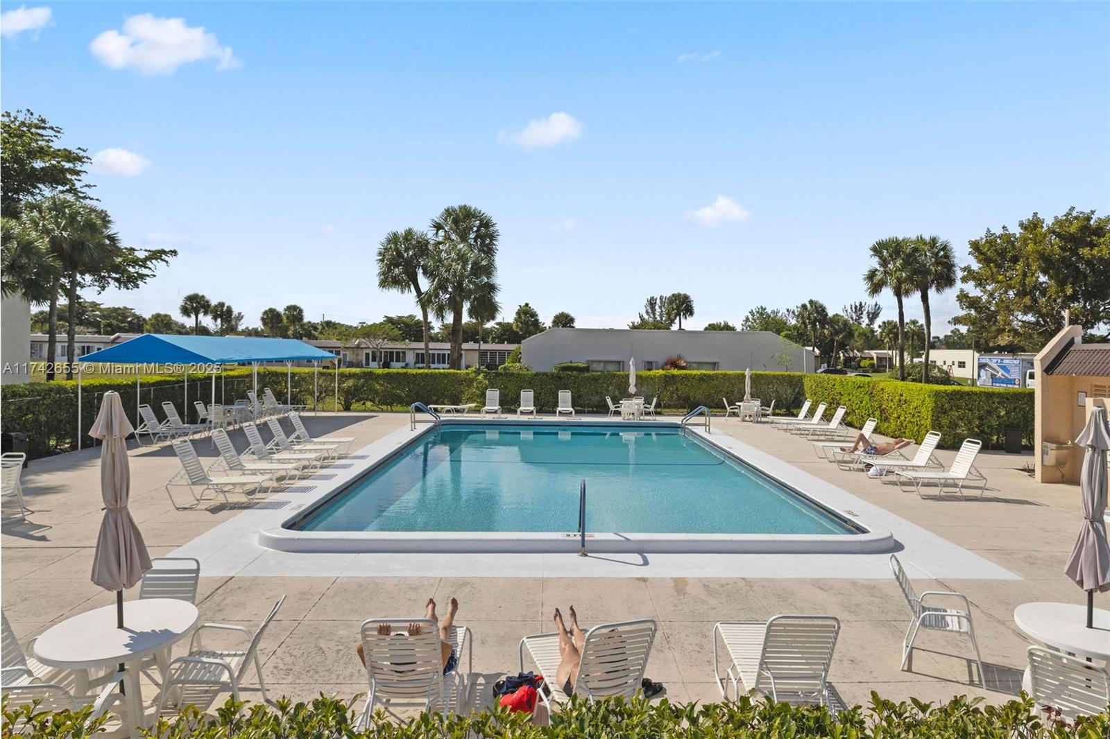 GOLDEN LAKES VILLAGE COND - Residential