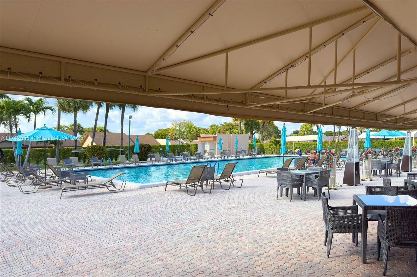 GOLDEN LAKES VILLAGE COND - Residential