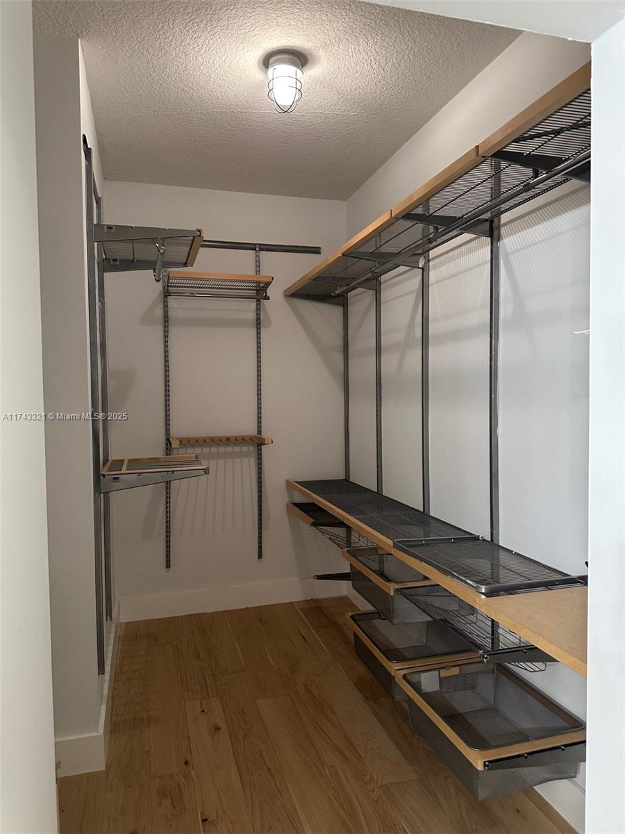 BRICKELL ON THE RIVER N T - Residential