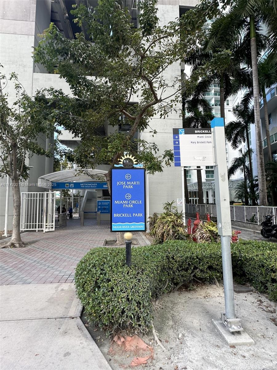 BRICKELL ON THE RIVER N T - Residential