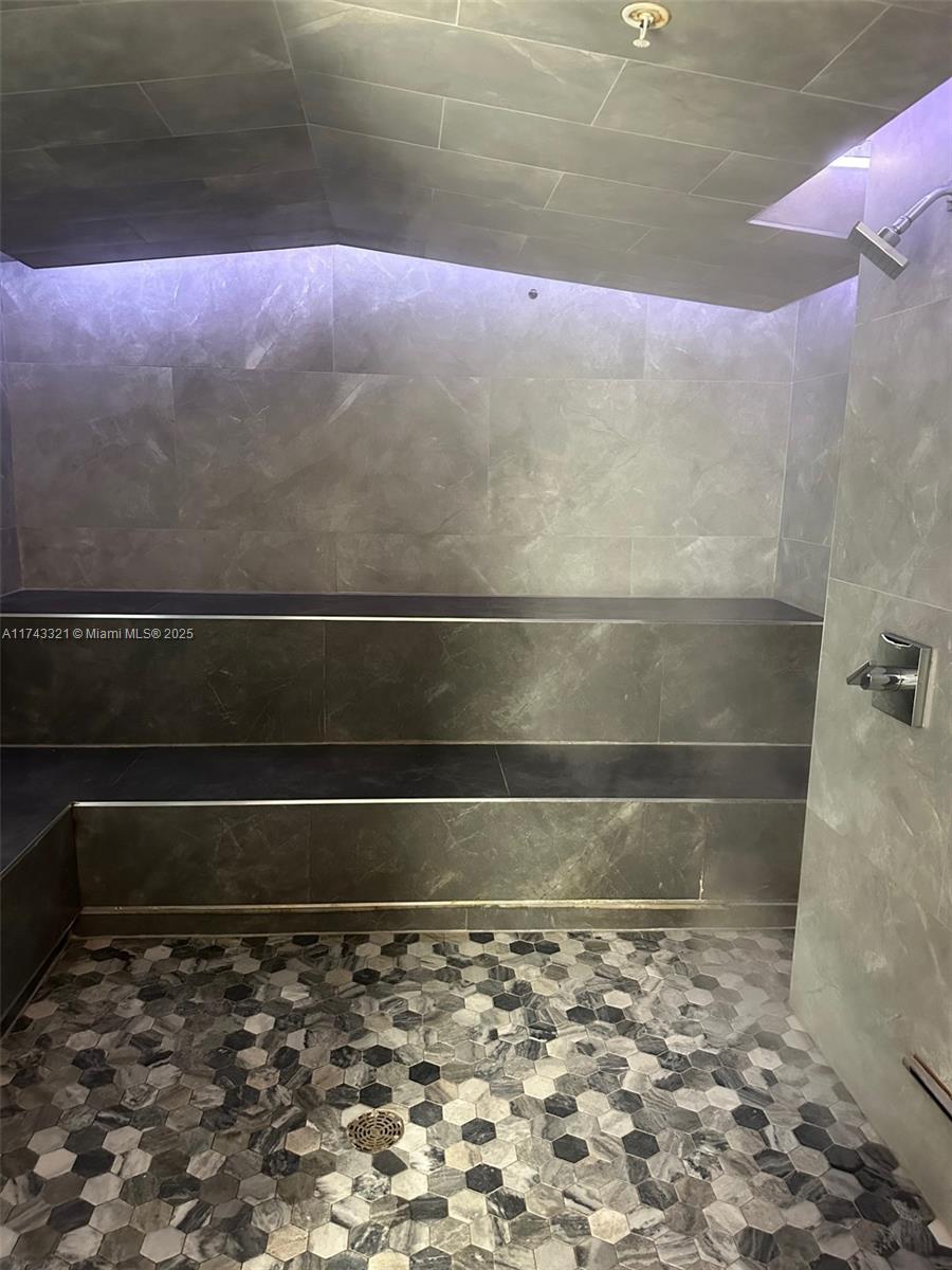 BRICKELL ON THE RIVER N T - Residential