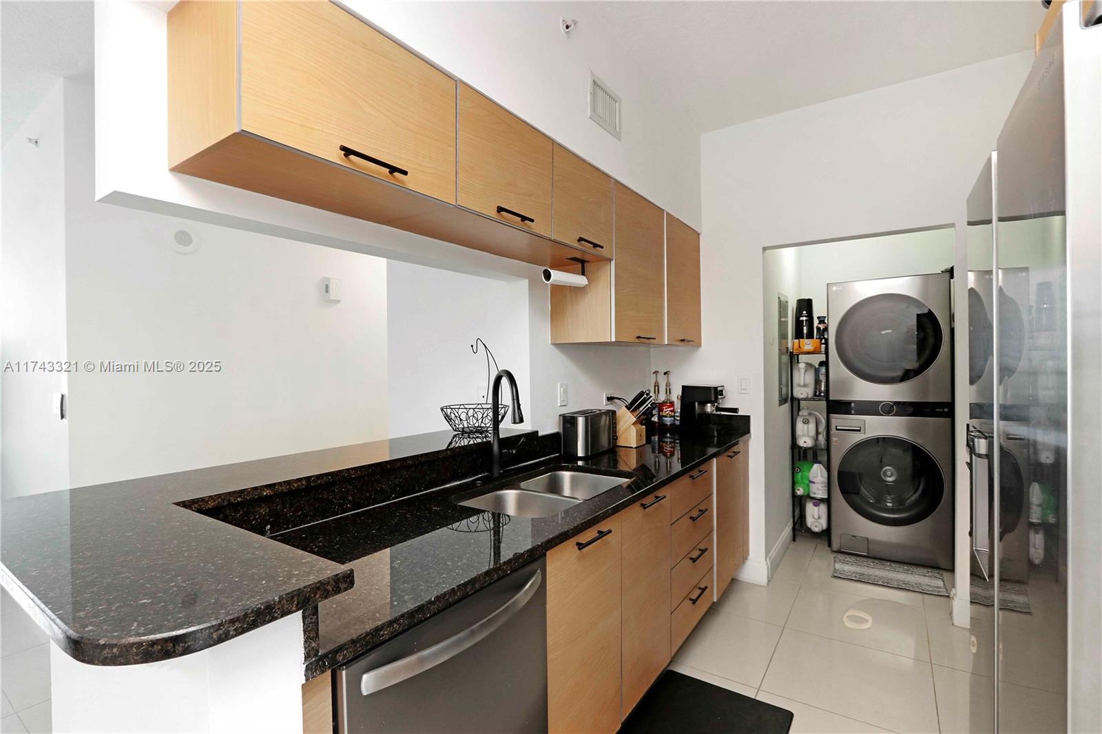 BRICKELL ON THE RIVER N T - Residential