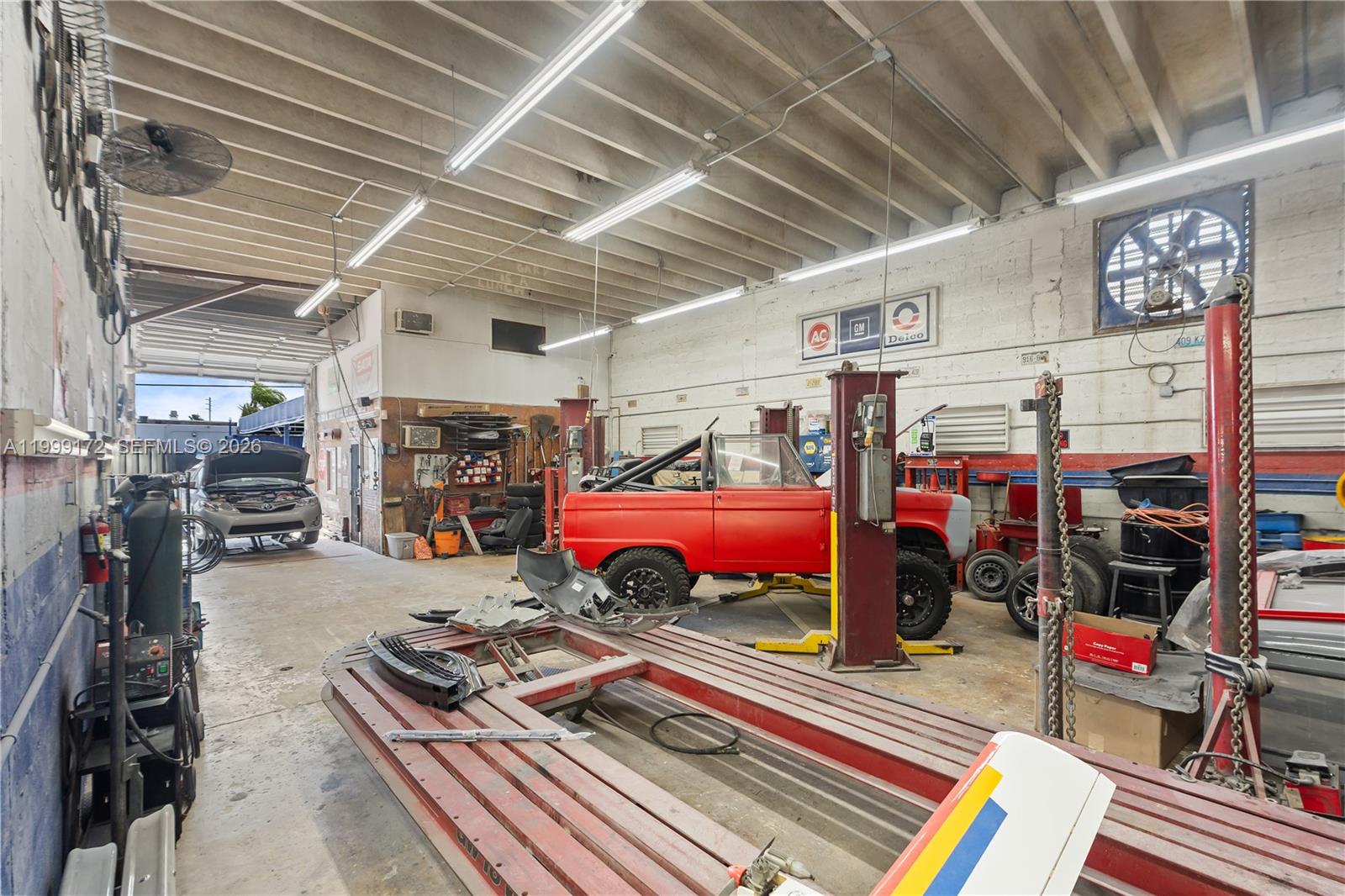 PERRINE INDUSTRIAL PARK - Commercial Sale