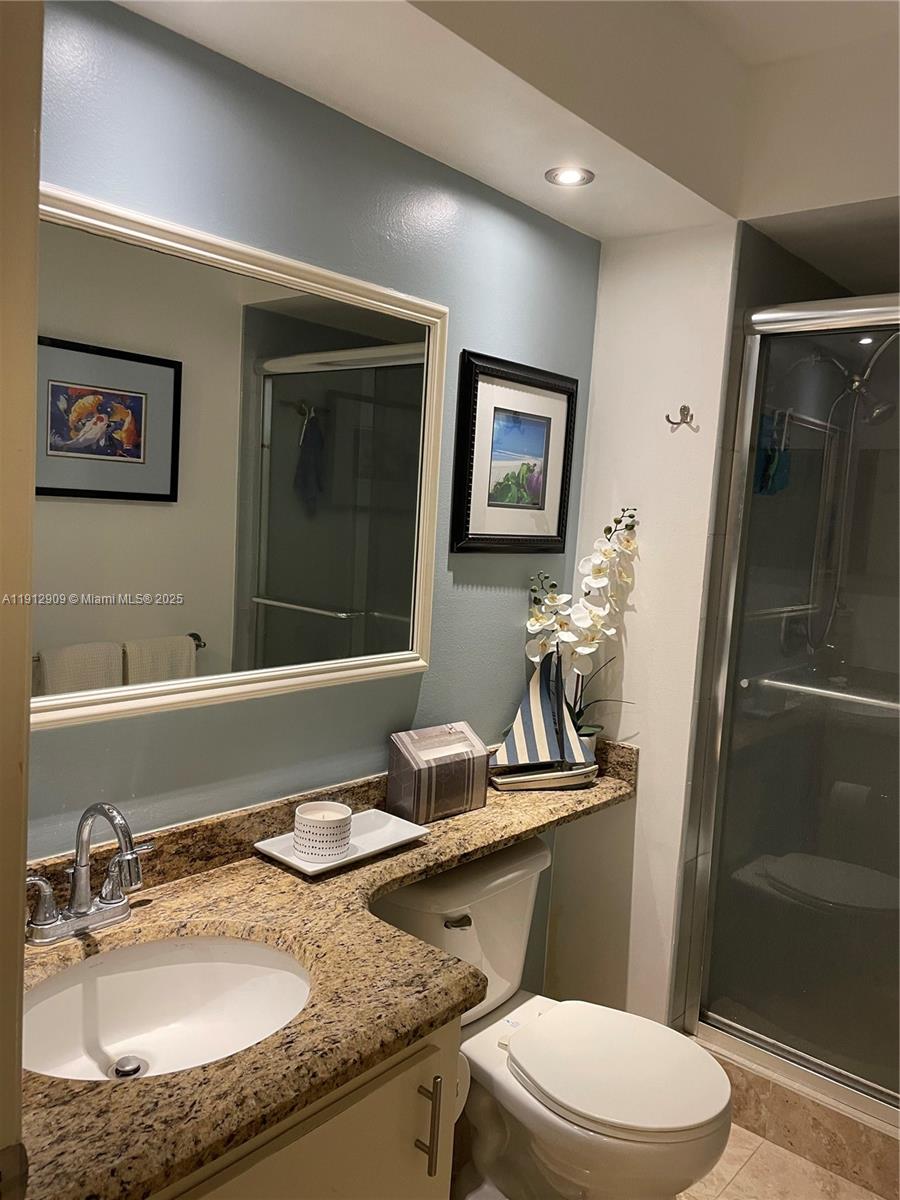 LAGO DEL REY CONDO - Residential