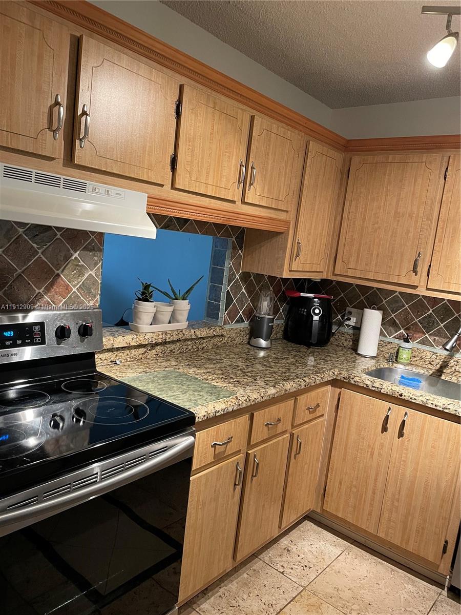 LAGO DEL REY CONDO - Residential