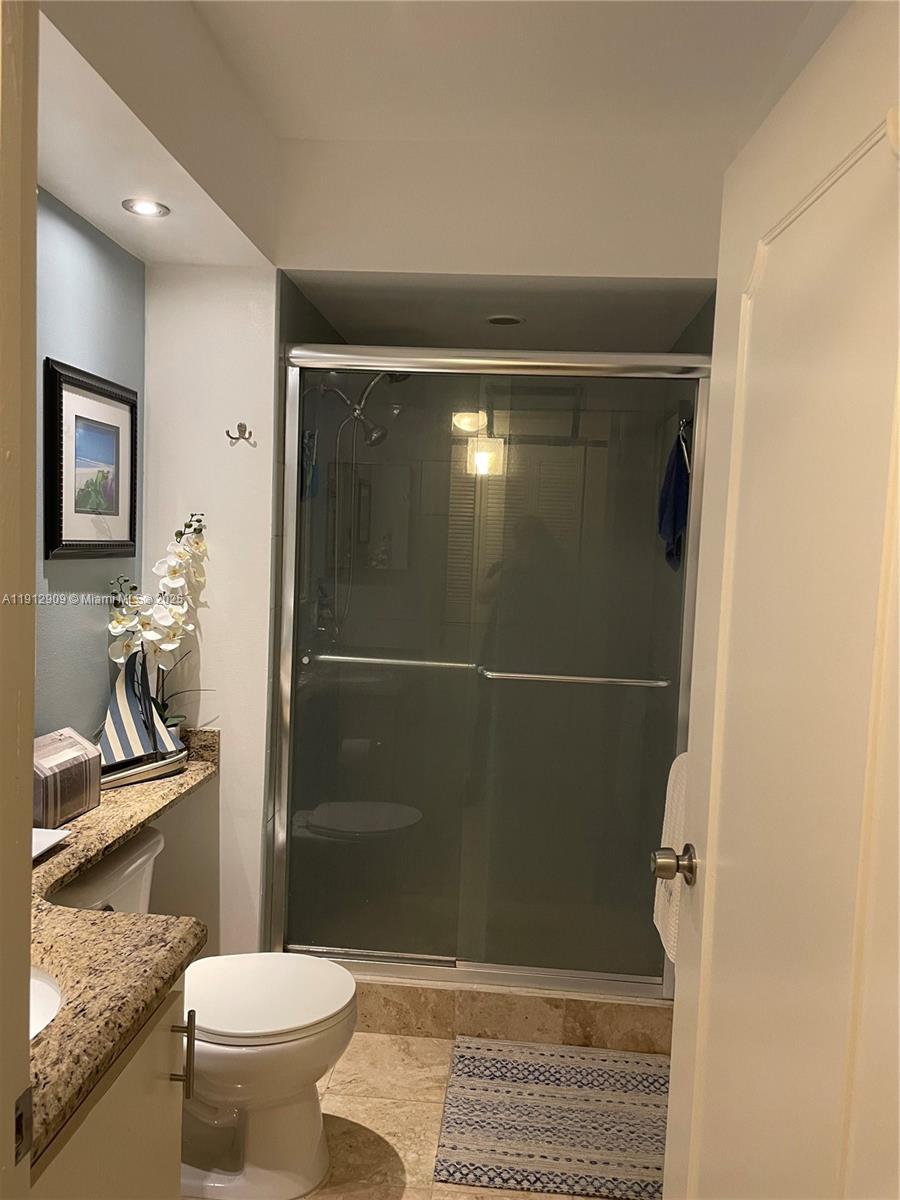 LAGO DEL REY CONDO - Residential