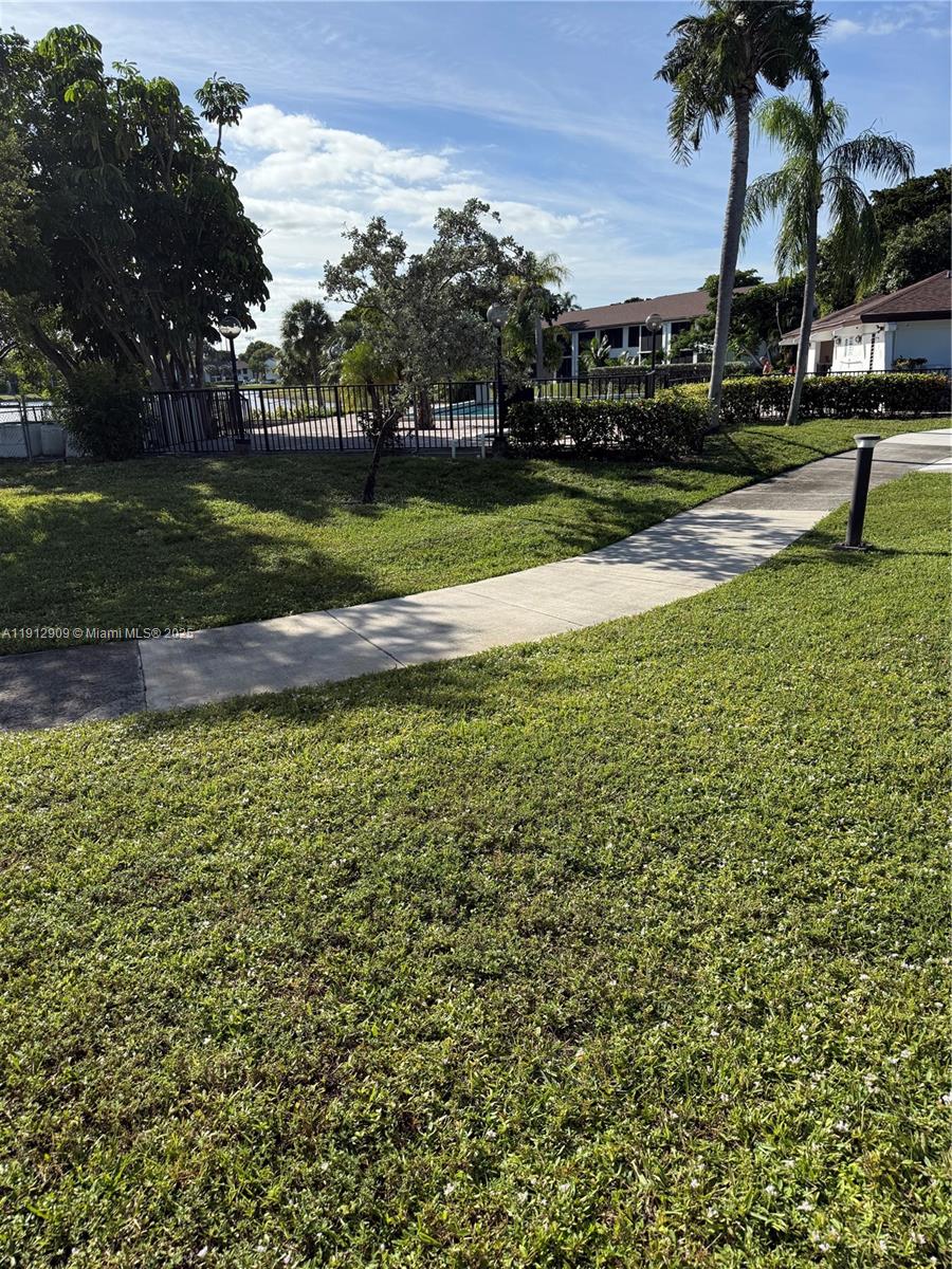 LAGO DEL REY CONDO - Residential