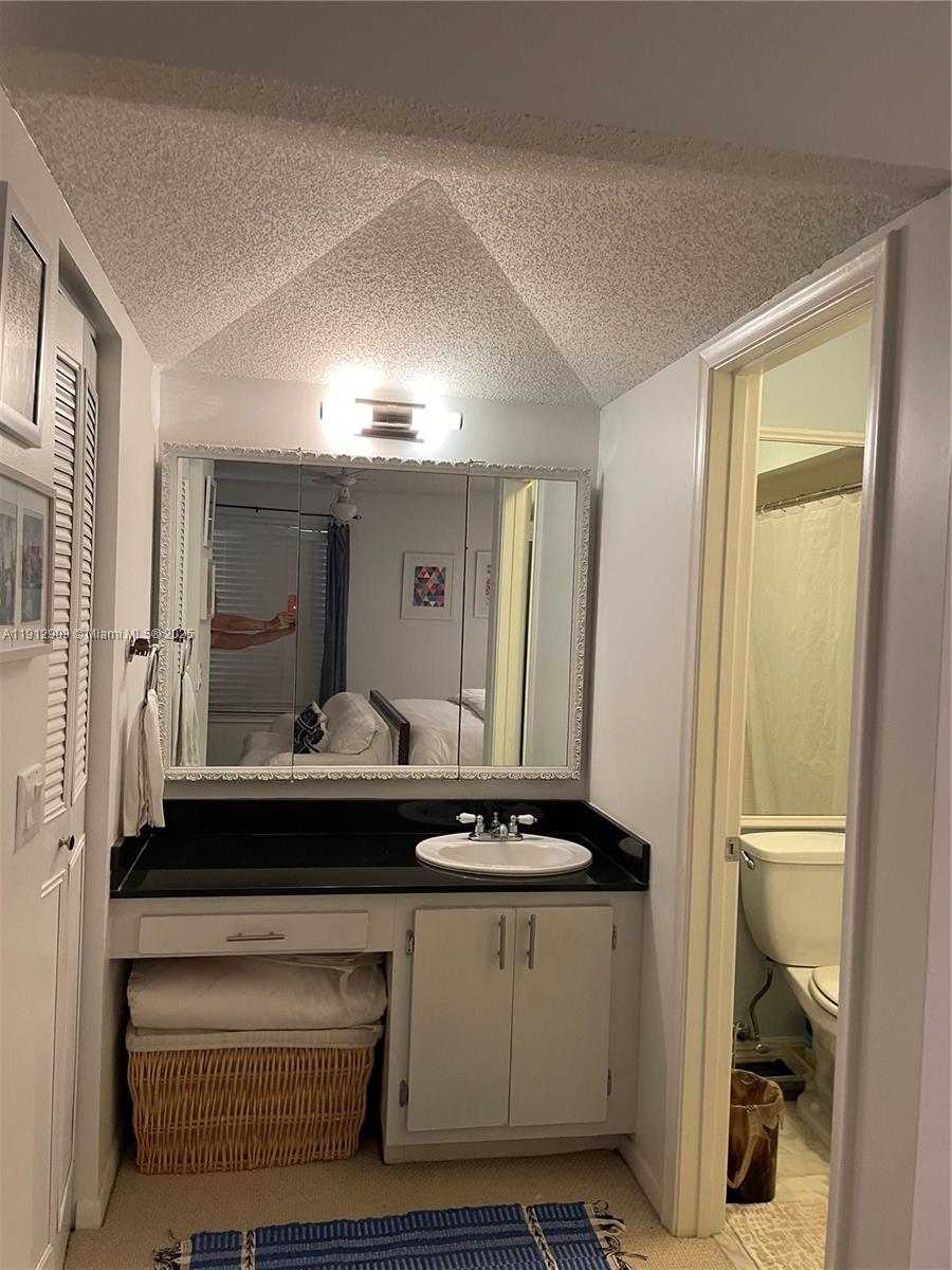 LAGO DEL REY CONDO - Residential