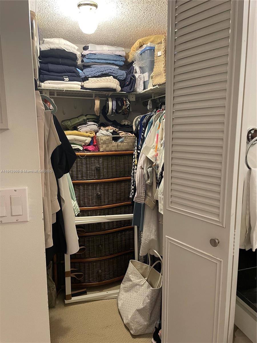 LAGO DEL REY CONDO - Residential