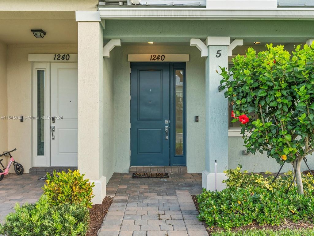 Photo of 1240 Eucalyptus Dr #5, Hollywood, FL 33021 (MLS # A11545030)