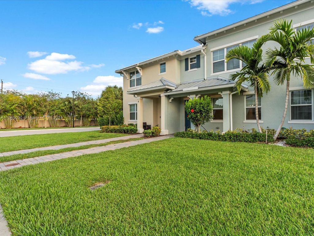 Photo of 1240 Eucalyptus Dr #5, Hollywood, FL 33021 (MLS # A11545030)