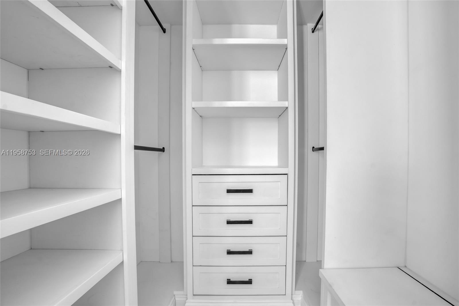 SECTORS 3 & 4 BOUNDARY PL - Residential Lease