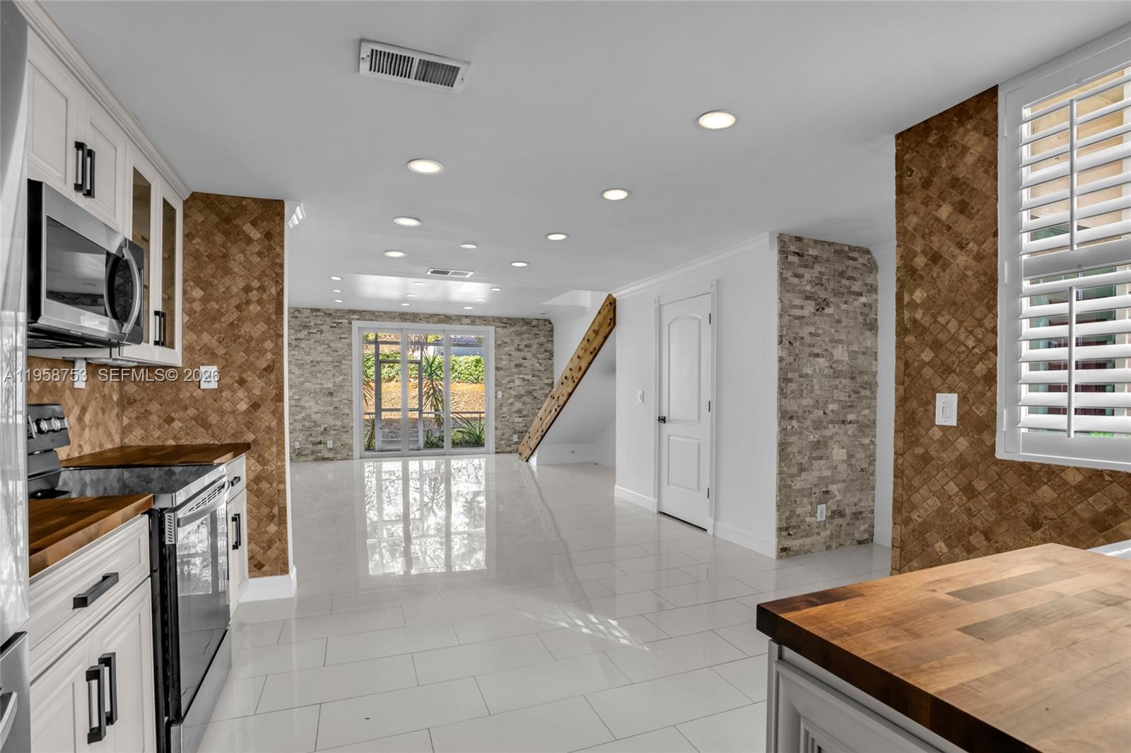 SECTORS 3 & 4 BOUNDARY PL - Residential Lease