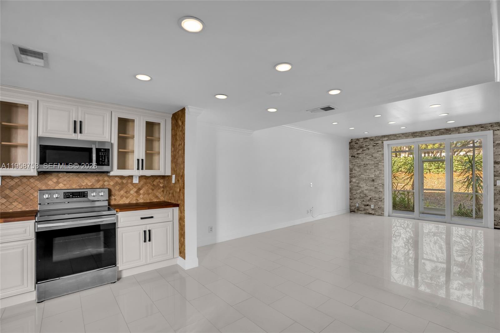 SECTORS 3 & 4 BOUNDARY PL - Residential Lease