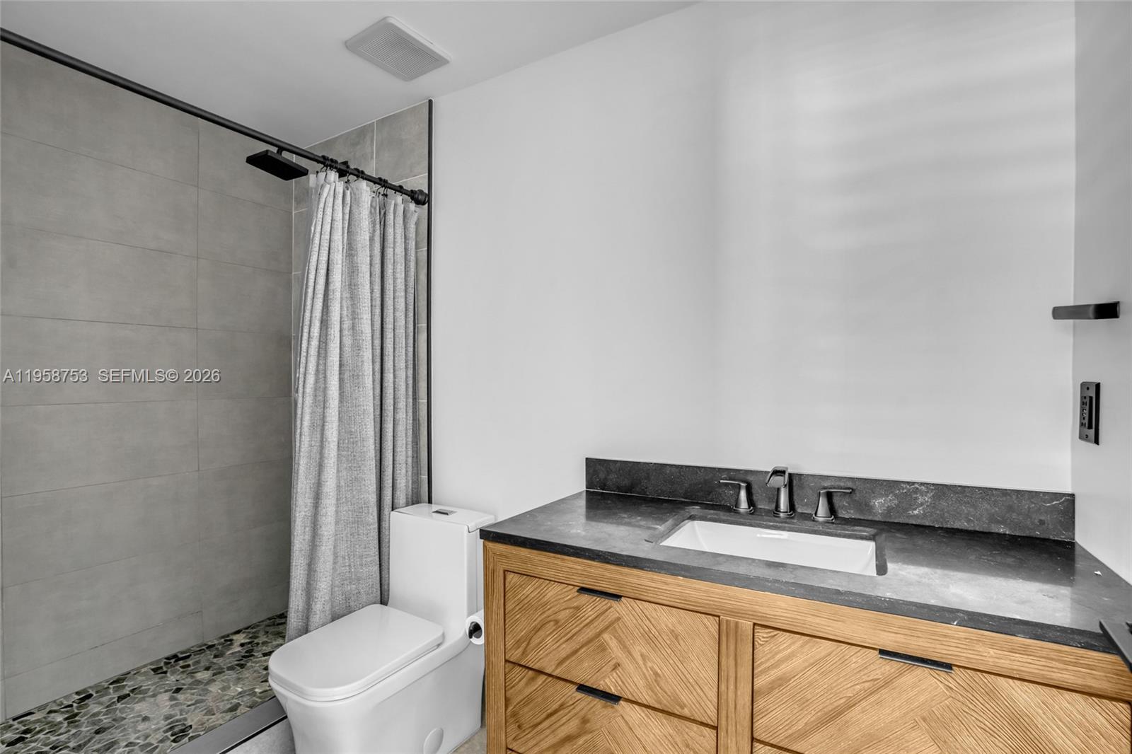 SECTORS 3 & 4 BOUNDARY PL - Residential Lease