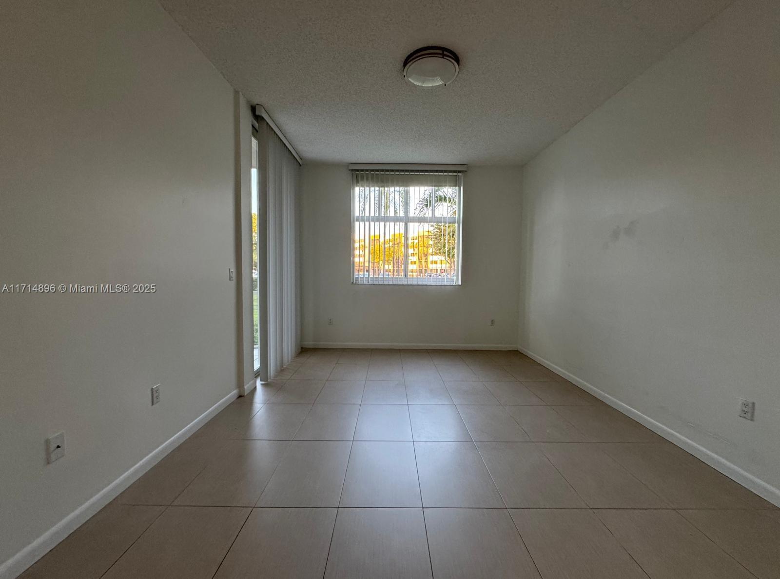 DORAL HOUSE CONDO NO 1 - Residential