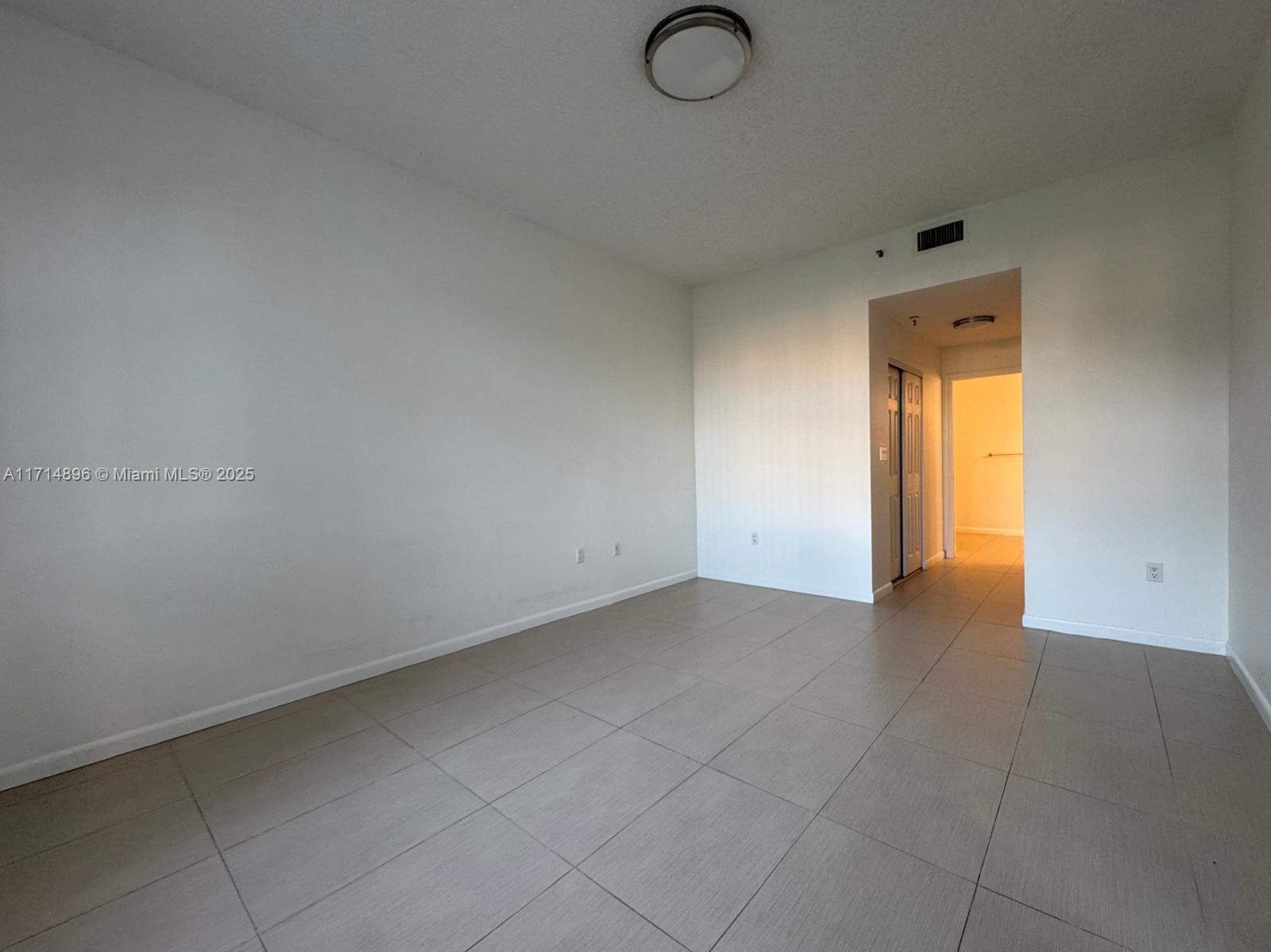 DORAL HOUSE CONDO NO 1 - Residential