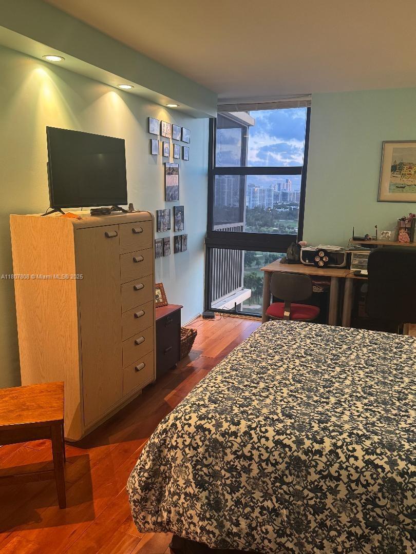 CORONADO CONDO- TOWER II - Residential