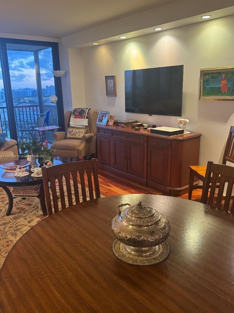 CORONADO CONDO- TOWER II - Residential