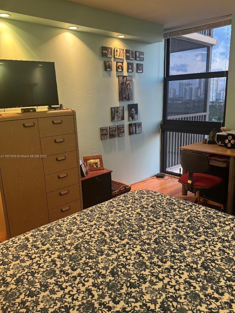 CORONADO CONDO- TOWER II - Residential