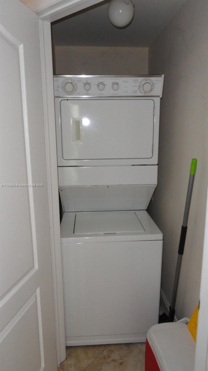 KING DAVID OF SUNNY ISLES - Residential