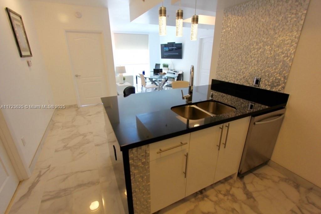 KING DAVID OF SUNNY ISLES - Residential