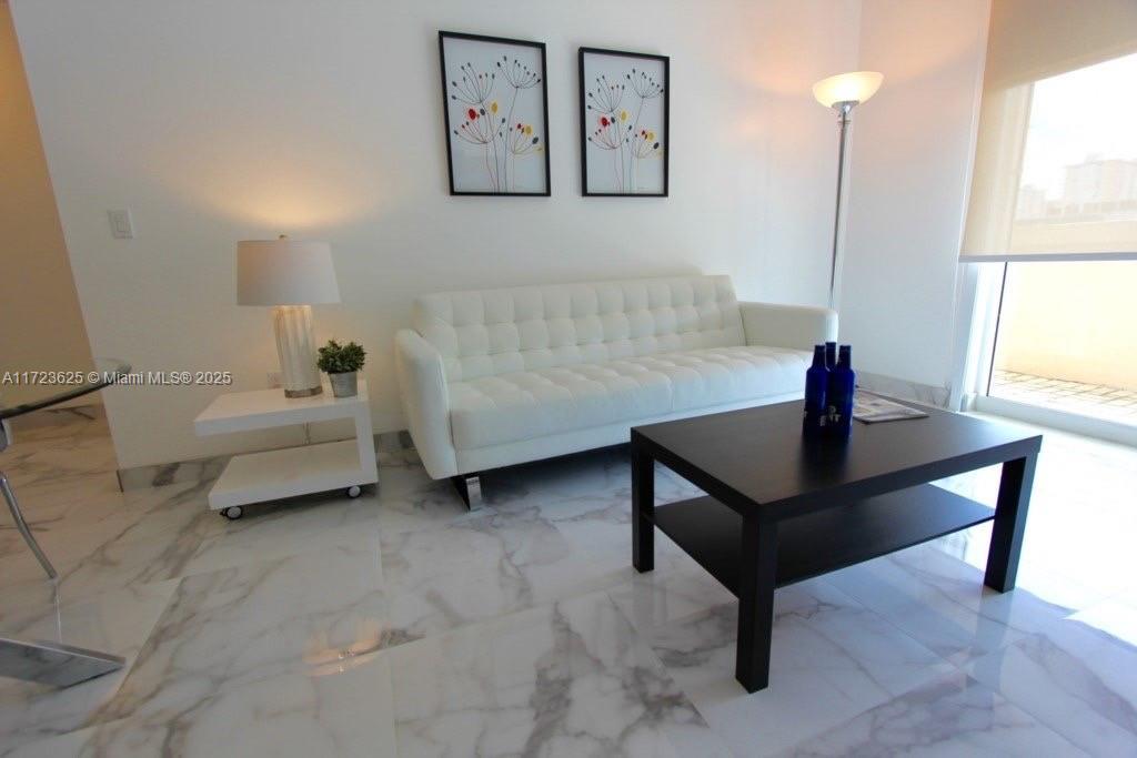 KING DAVID OF SUNNY ISLES - Residential