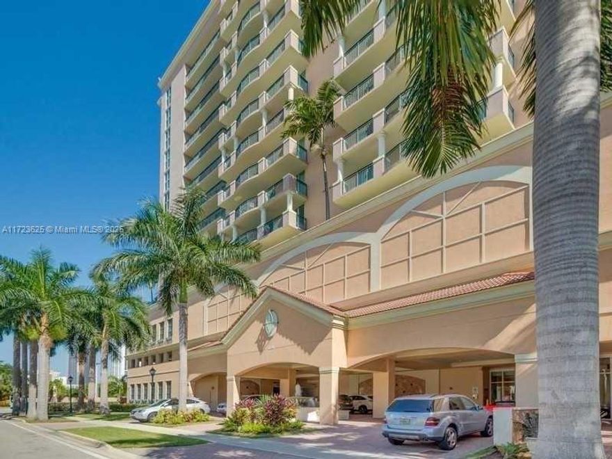 Luxury two bedroom Condo at King David. Situated between the Atlantic Ocean and the Intracoastal Waterway, this spacious 2-bedroom, fully furnished condo at King David offers the perfect mix of luxury and convenience. Just across the street from the beach and a 2-minute walk to fine dining, shopping, banks, top schools, playgrounds, and soccer fields, this prime location offers everything at your doorstep. The building allows short-term rentals, making it an excellent option for both extended stays and vacation getaways.
Enjoy peace of mind with 24-hour security, valet service, and on-site laundry facilities, along with FREE valet parking, high-speed internet, and cable. Premium on-site amenities include a pool, jacuzzi, gym, and synagogue.