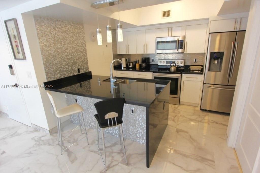 KING DAVID OF SUNNY ISLES - Residential