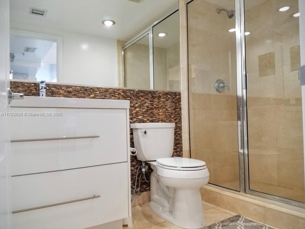 KING DAVID OF SUNNY ISLES - Residential