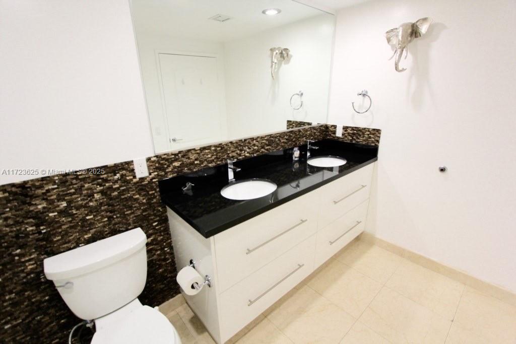 KING DAVID OF SUNNY ISLES - Residential
