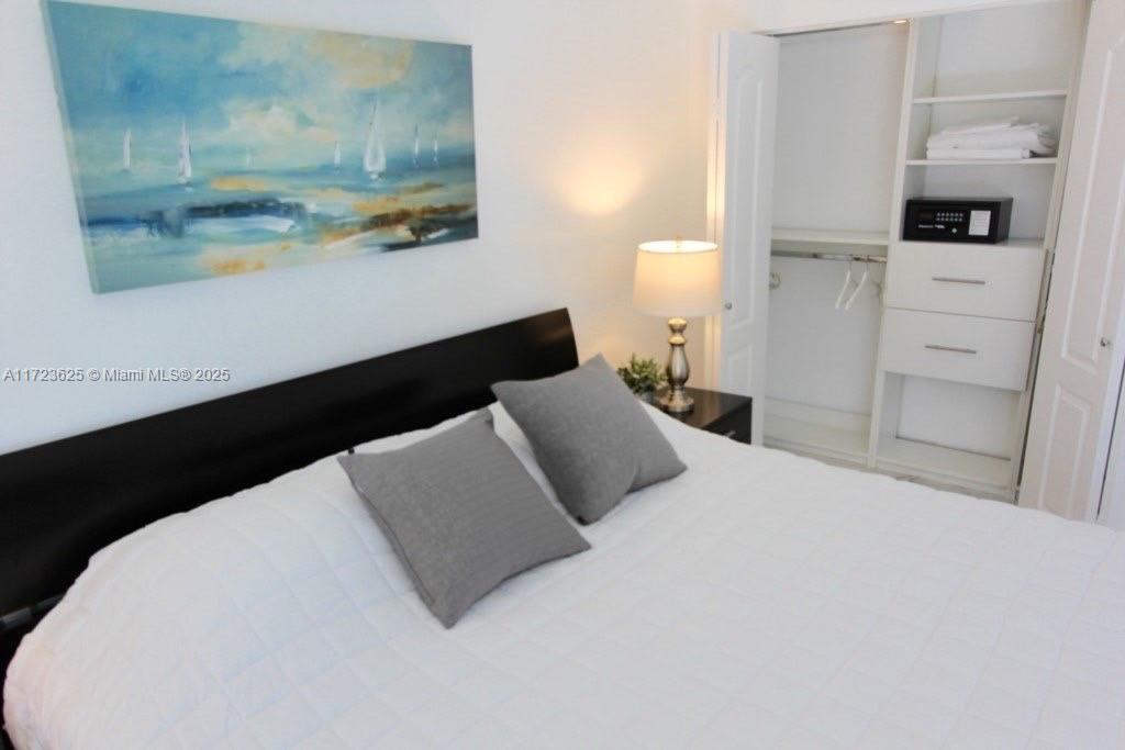 KING DAVID OF SUNNY ISLES - Residential