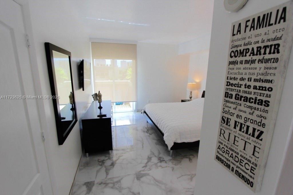 KING DAVID OF SUNNY ISLES - Residential