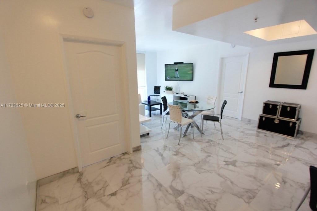KING DAVID OF SUNNY ISLES - Residential