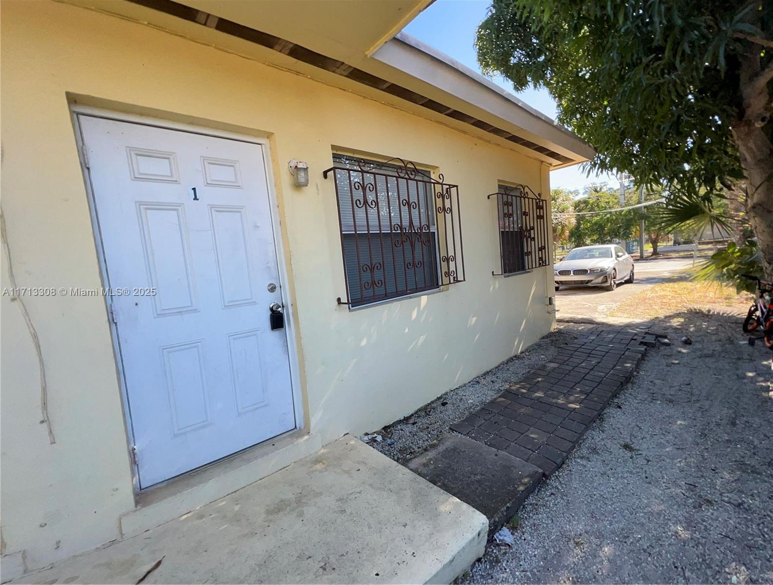 LINCOLN PARK - Residential Lease