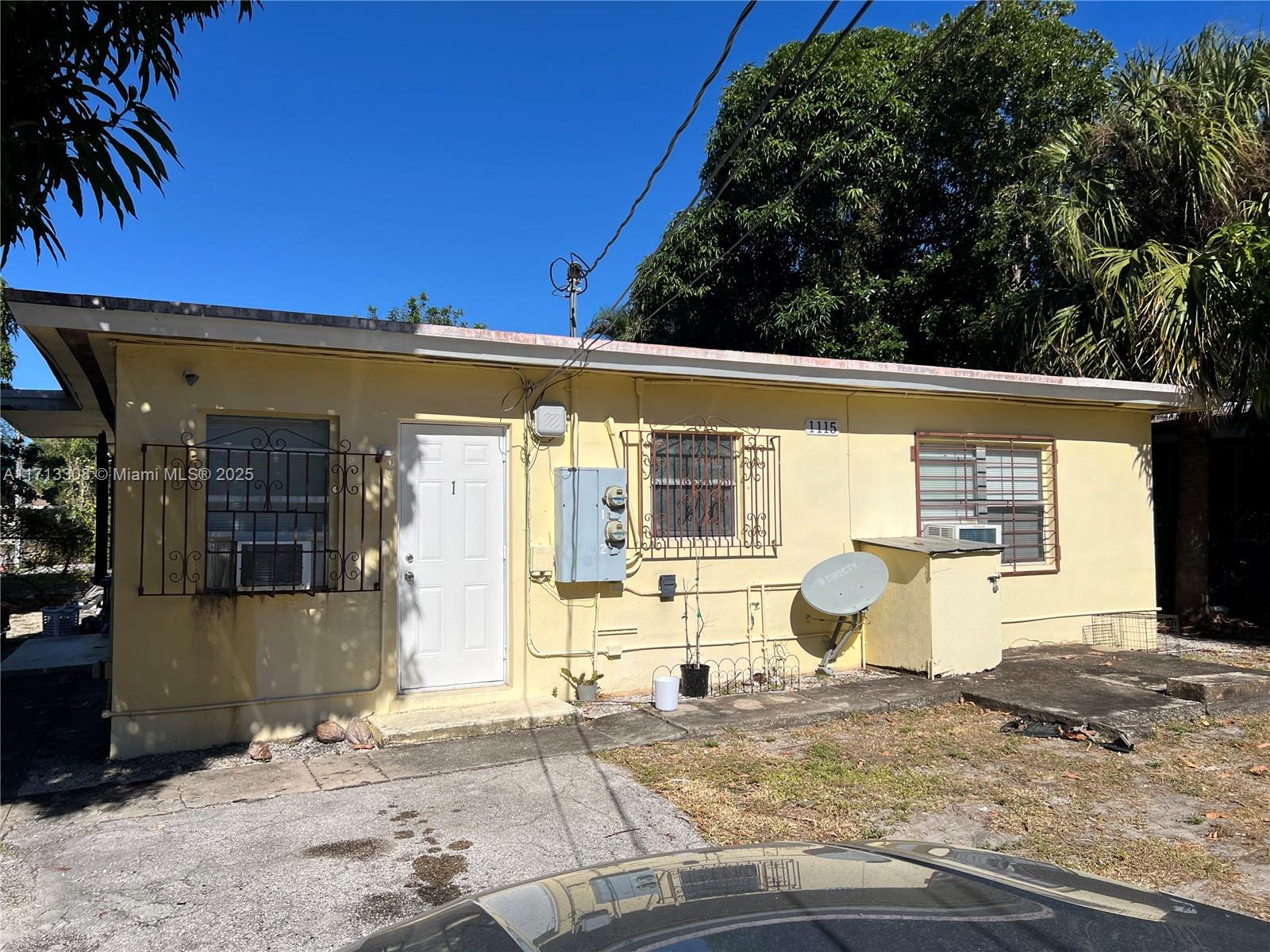 LINCOLN PARK - Residential Lease