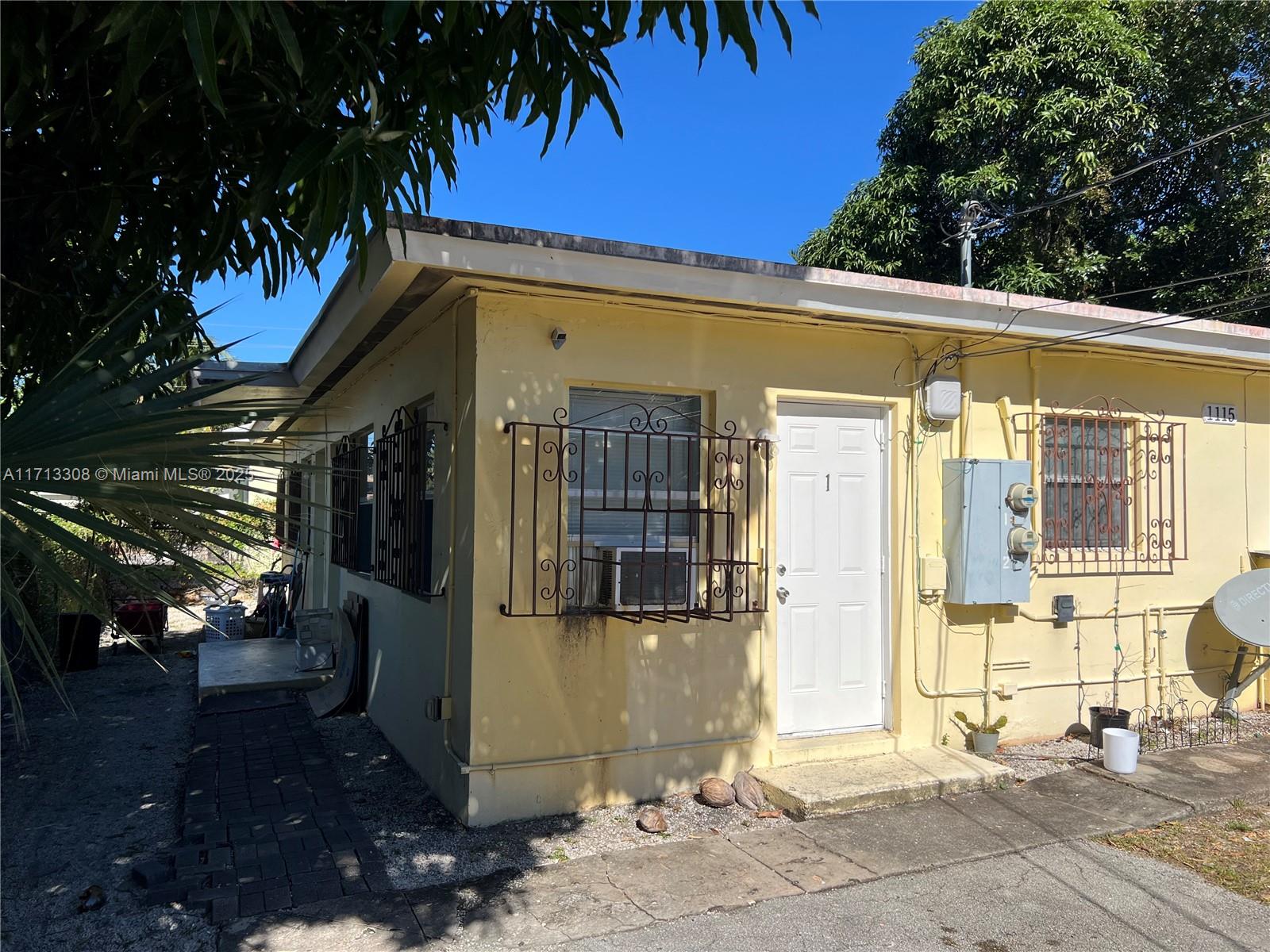 LINCOLN PARK - Residential Lease