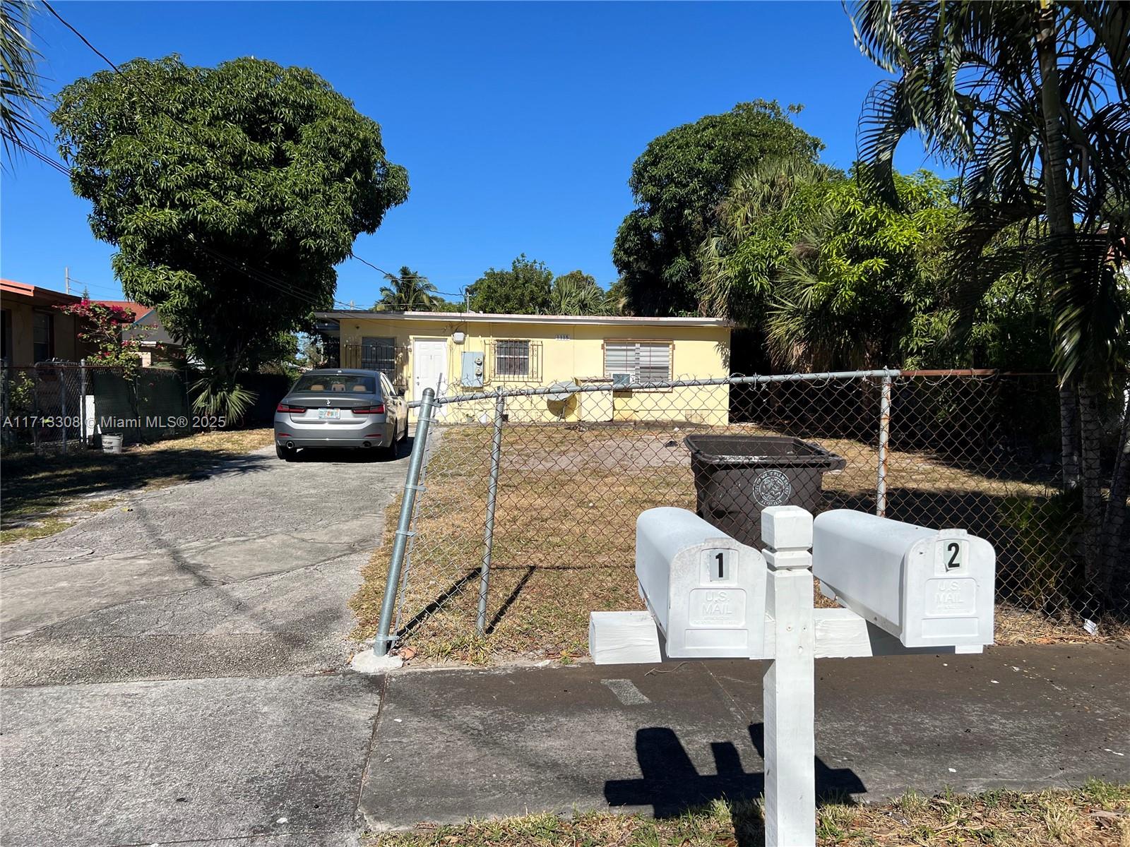 LINCOLN PARK - Residential Lease