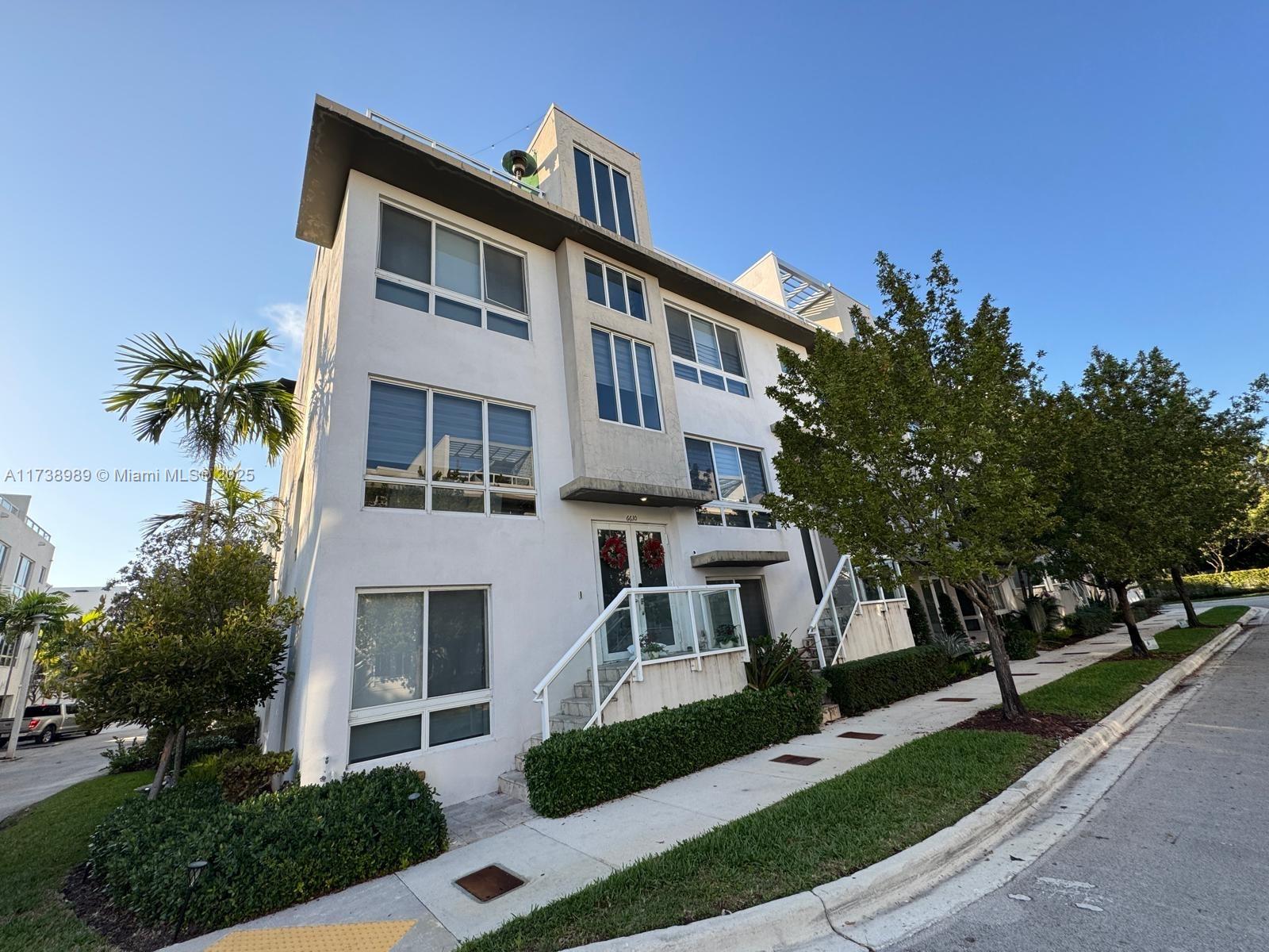 Property for Sale at 6610 Nw 105th Ave 1, Doral, Miami-Dade County, Florida - Bedrooms: 4 
Bathrooms: 4.5  - $869,000