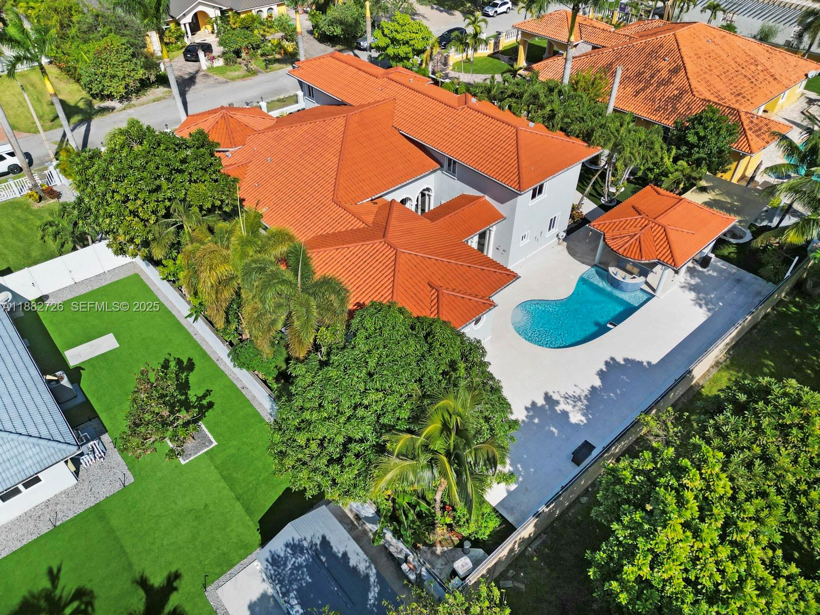 SOUTH SPRINGS HOMES - Residential