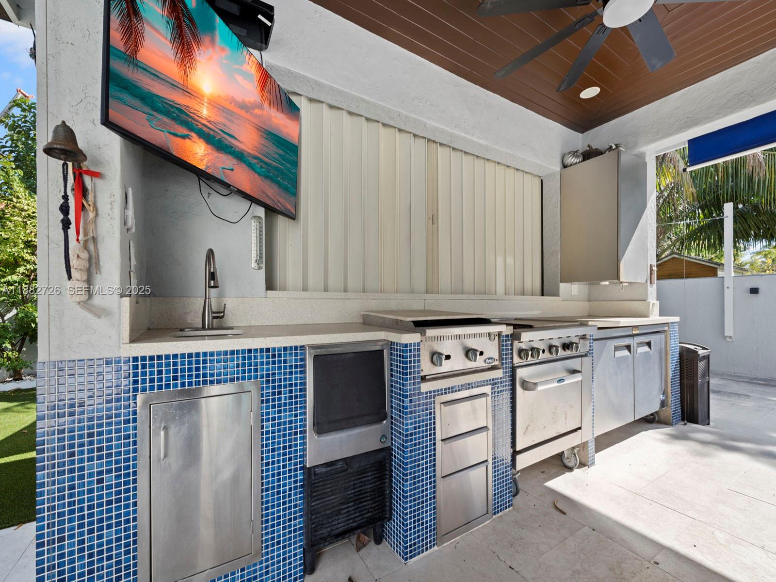 SOUTH SPRINGS HOMES - Residential