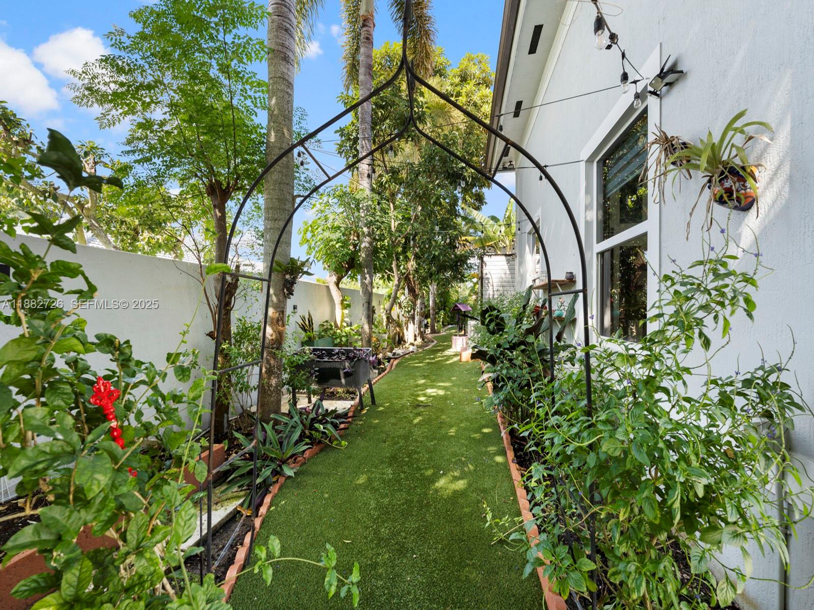 SOUTH SPRINGS HOMES - Residential