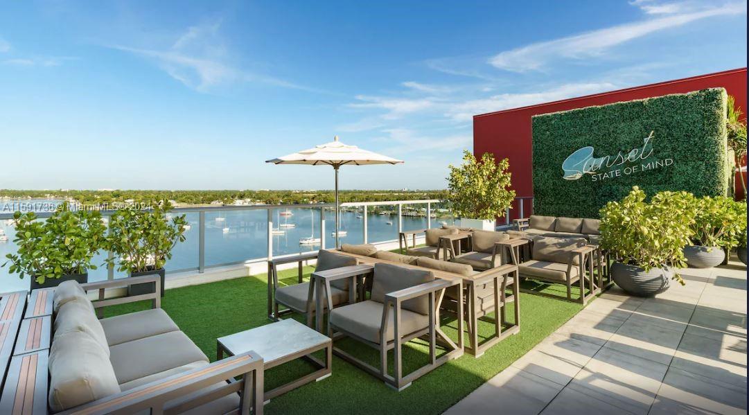 COSTA HOLLYWOOD CONDO - Residential