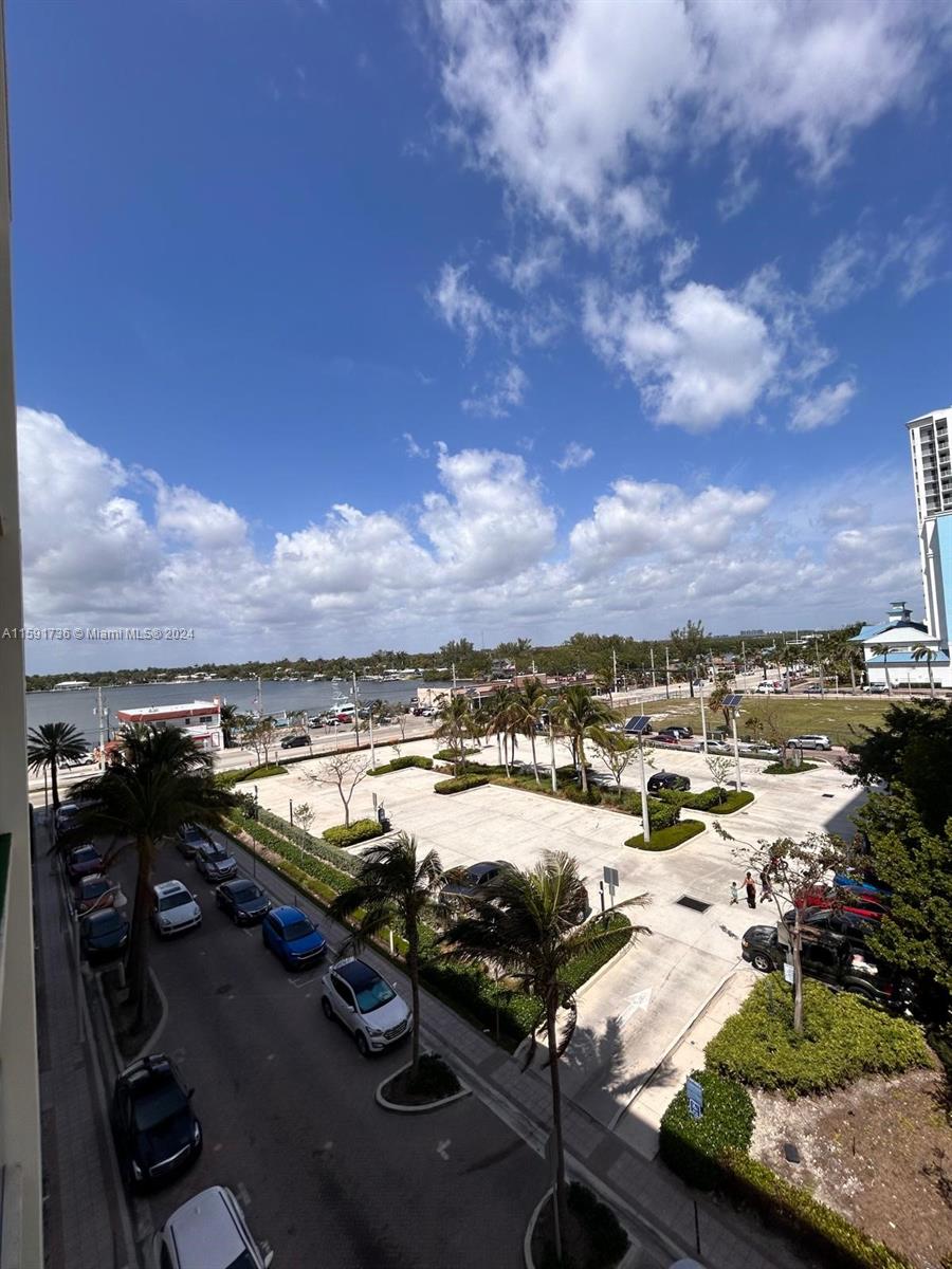 COSTA HOLLYWOOD CONDO - Residential